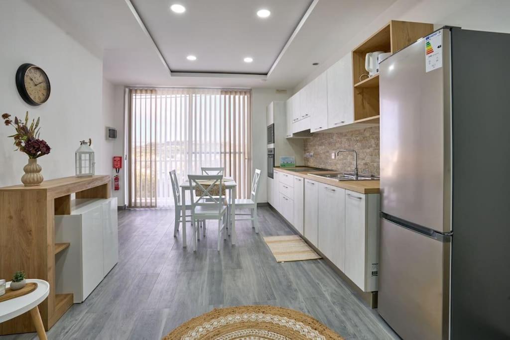 Two Bedroom Apartment In Xemxija, セント・ポールズ・ベイ エクステリア 写真