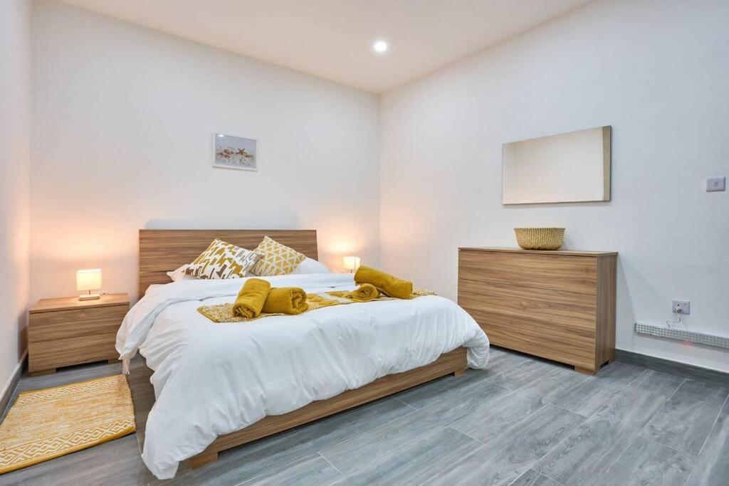Two Bedroom Apartment In Xemxija, セント・ポールズ・ベイ エクステリア 写真