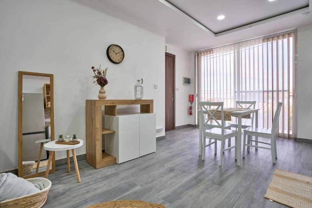 Two Bedroom Apartment In Xemxija, セント・ポールズ・ベイ エクステリア 写真