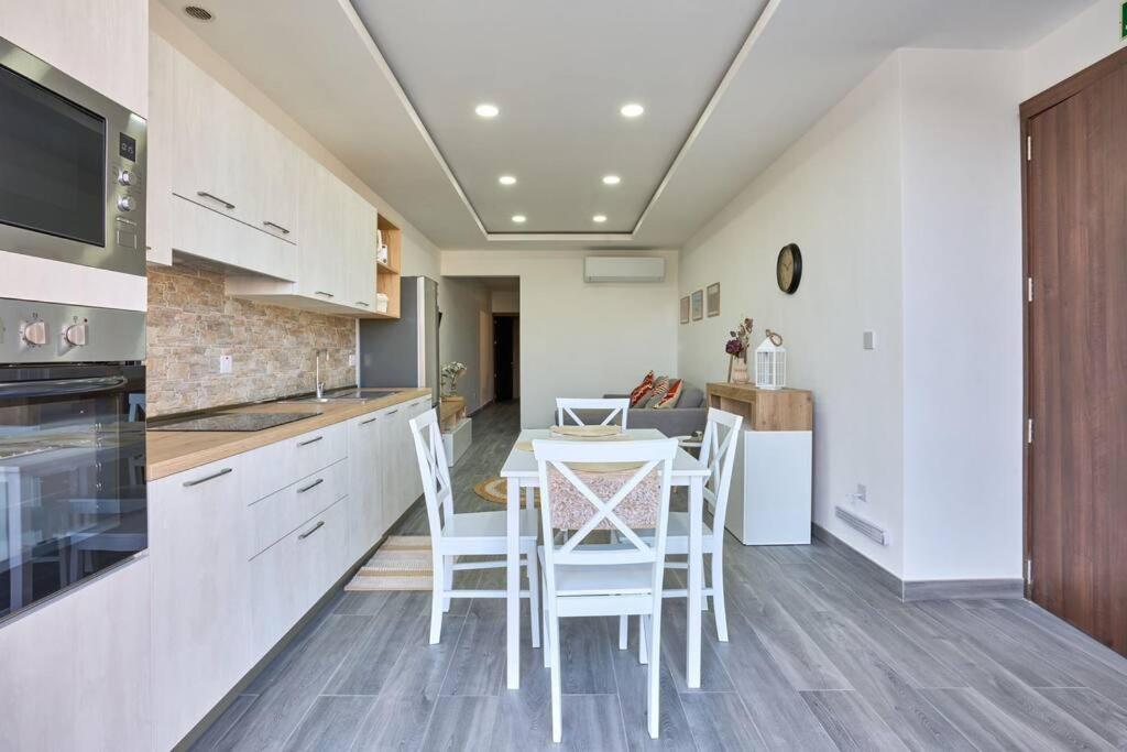 Two Bedroom Apartment In Xemxija, セント・ポールズ・ベイ エクステリア 写真