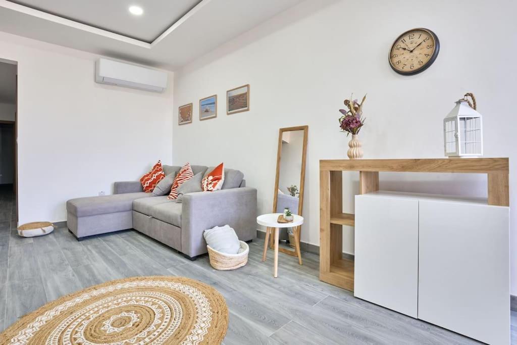 Two Bedroom Apartment In Xemxija, セント・ポールズ・ベイ エクステリア 写真