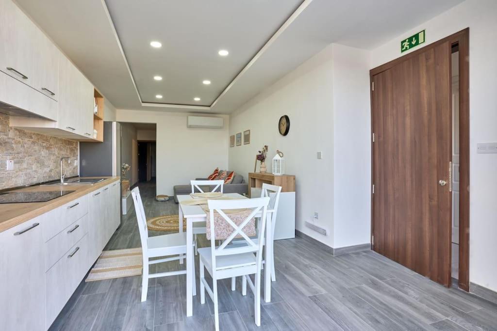 Two Bedroom Apartment In Xemxija, セント・ポールズ・ベイ エクステリア 写真